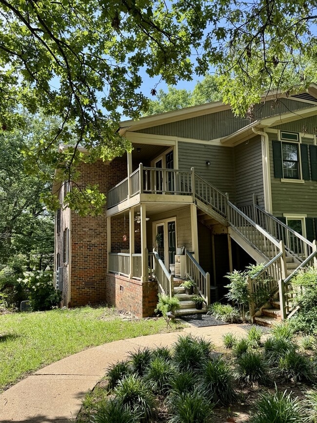 Photo - 2080 Woodlawn Dr SW House