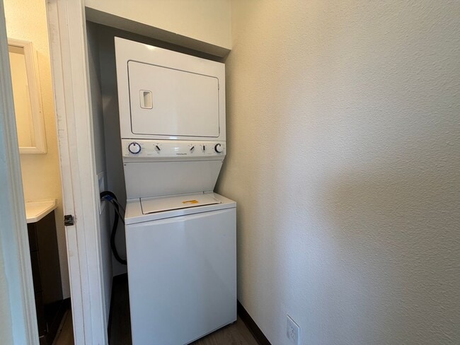 Photo - 138 N Klevin St Unidad 2