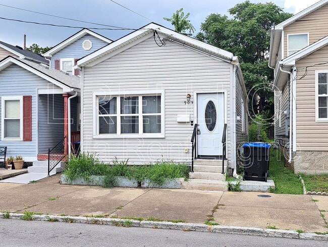 Building Photo - 905 E Madison St Rental
