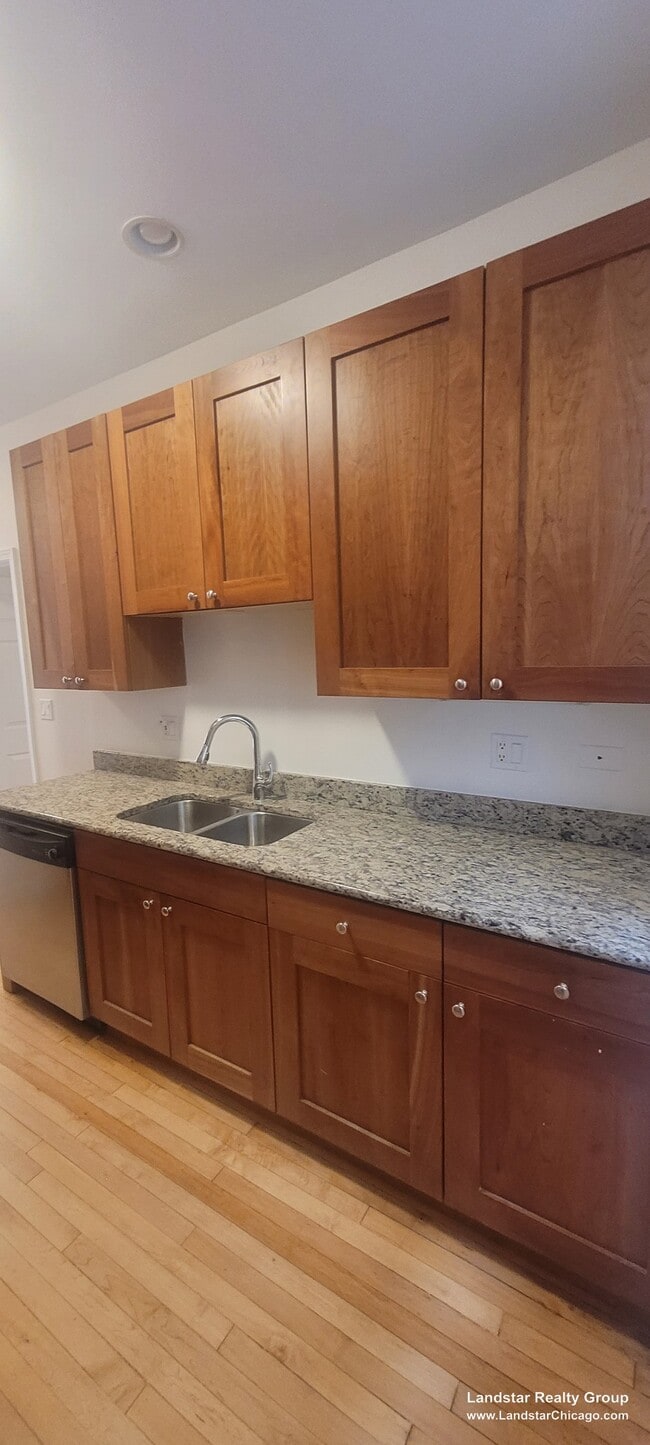 Photo - 4946 N Ridgeway Ave