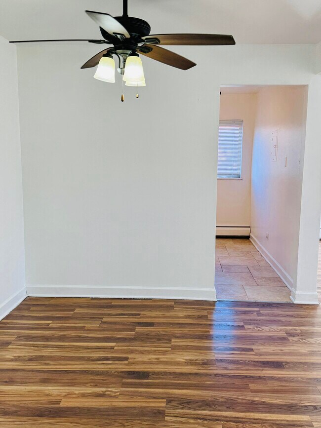 Photo - 685 E Fullerton Ave Unidad 105