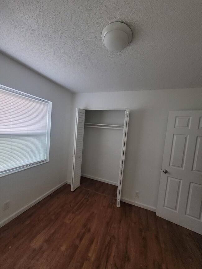 Photo - 4103 Riverside Dr Apartamento Unidad 4