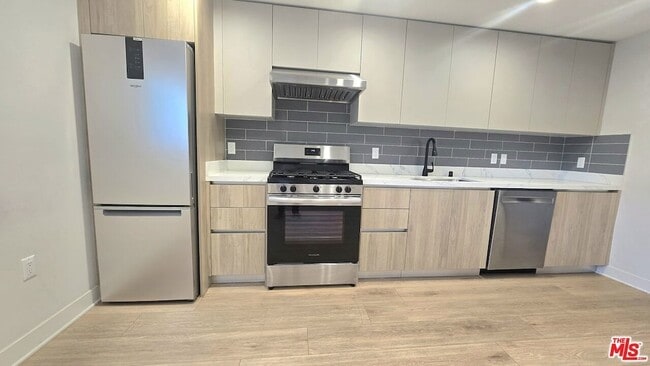 Photo - 1530 S Hayworth Ave Unit 101