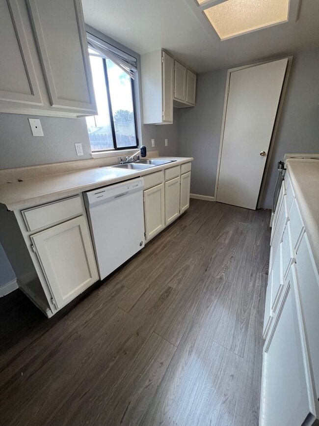 Photo - Keddie St Unit 183