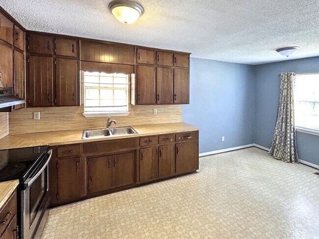 Photo - 521 12th St W