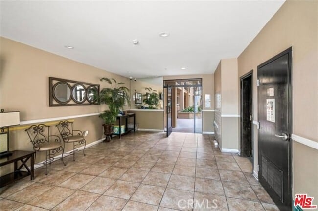 Photo - 1401 S St Andrews Pl Unidad 103