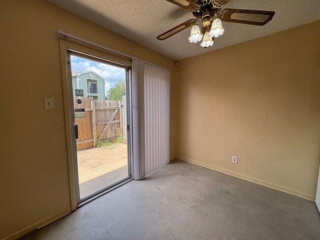 Photo - 1208 Covey Ln Unidad # D