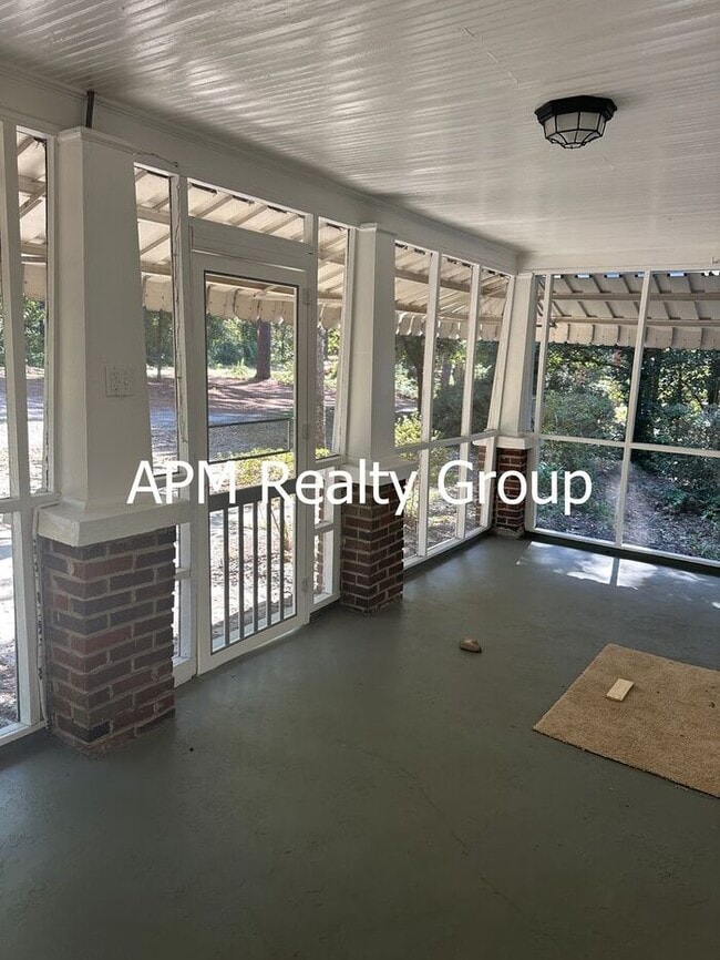 Photo - Private Country Feel Close to Downtown