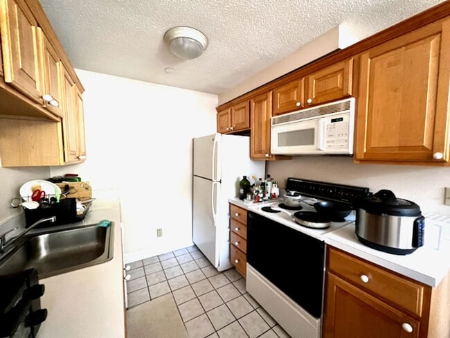 Photo - Wonderful 2 bed in Brookline with Parking!
