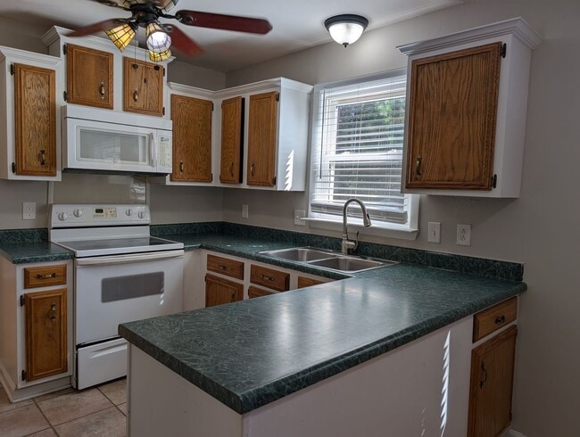 Photo - Cozy 2 story, 5 bedroom, 3.5 bathroom hous...