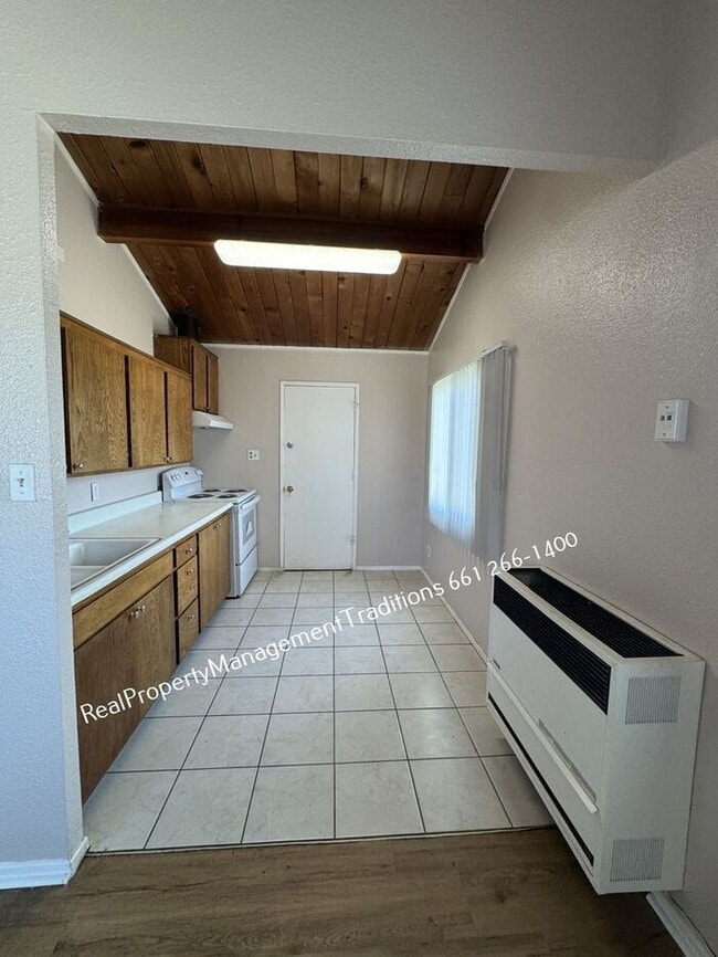 Photo - Charming 2 + 1 Duplex in Rosamond