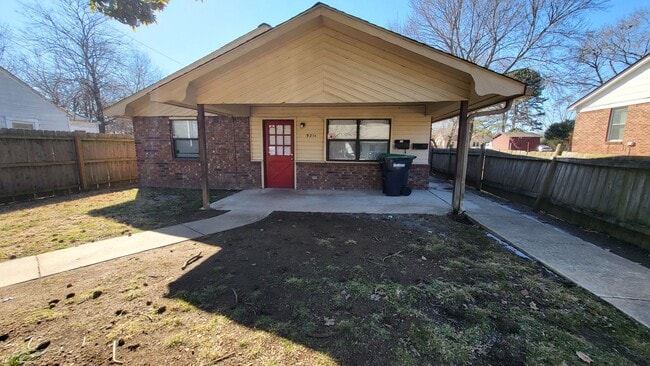 Building Photo - Easy Access ~ 3 bedroom 1 bathroom Unit A