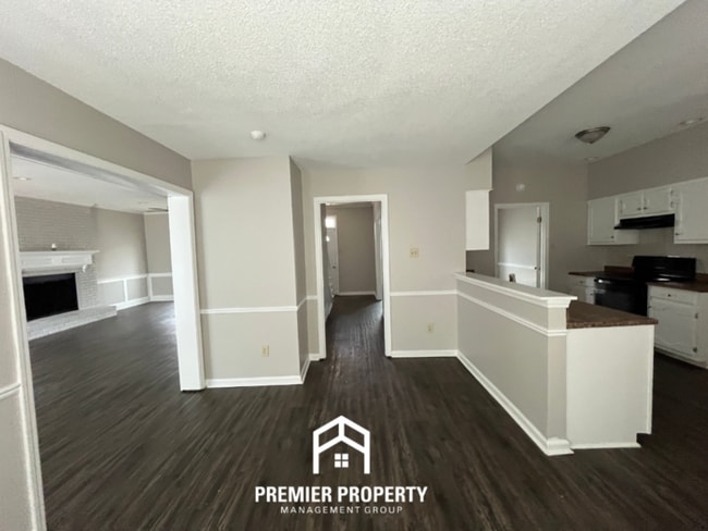 Photo - 8555 Buckhurst Rd