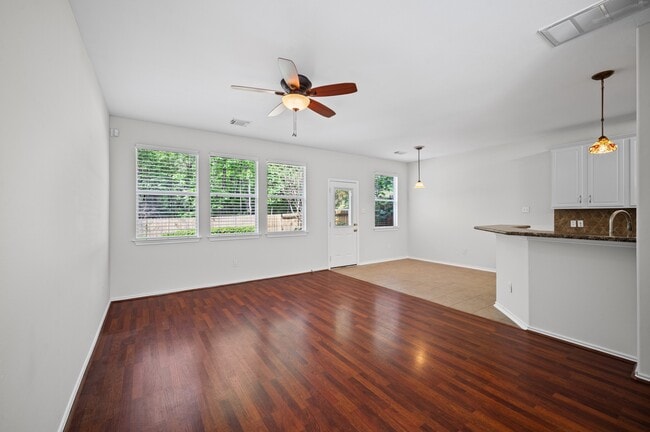 Photo - 35 Ledgestone Pl