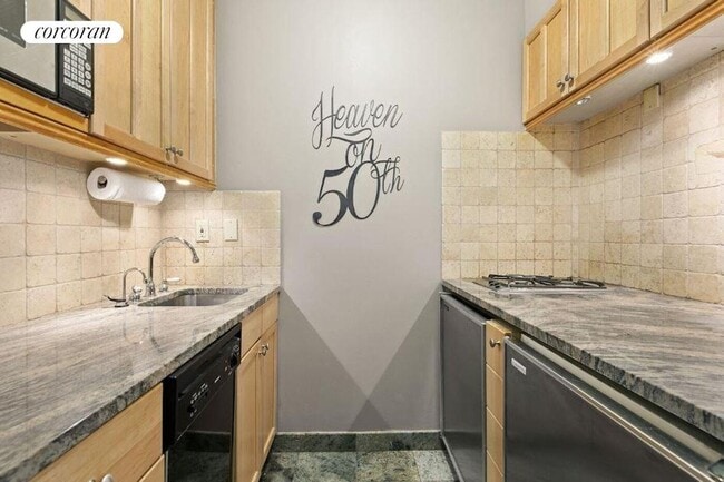 Photo - 350 W 50th St