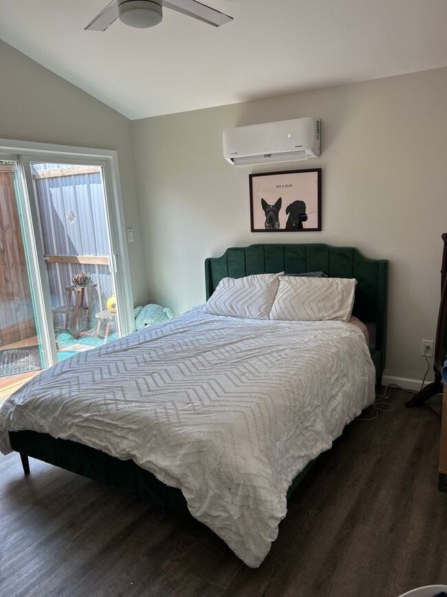 Photo - Peaceful 1br/1bath with small yard! Unit Apt 2