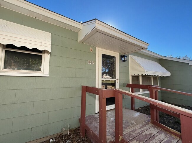 Photo - 1512 W Day St