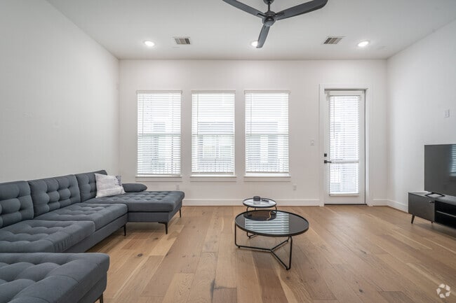 3BR, 3.5BA - 1,828SF - Living Room - Thornton Homes