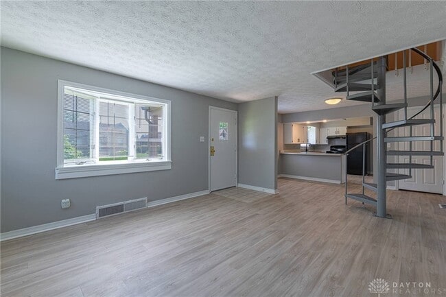 Photo - 521 Oakview Dr