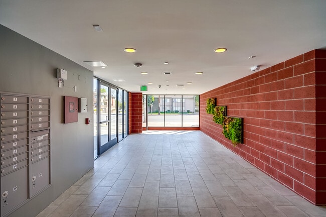 Tyrone Villas at Van Nuys