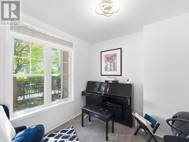 Photo - 112 Harbourside Dr