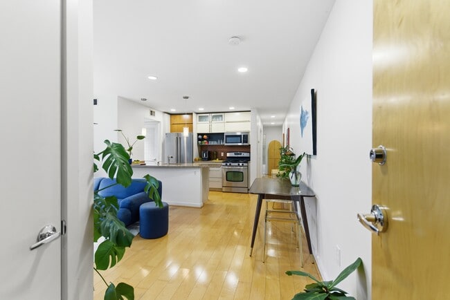 Building Photo - 1439 Chapin St NW Unit Apt 303