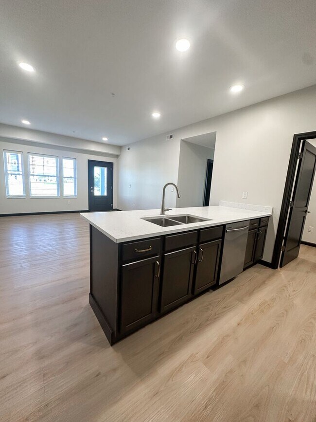 Photo - New! Beautiful 2 Bed, 2 Bath Apartment in ... Unit 2010-206