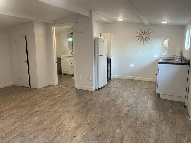 Building Photo - 5649 Stansbury Ave Unit Studio Guest house