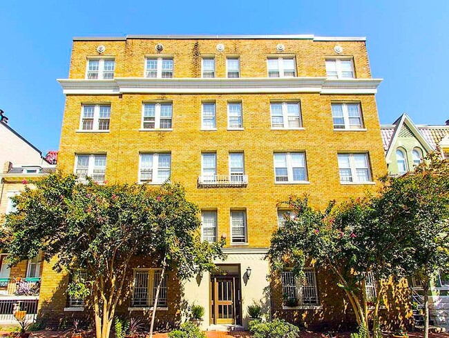 Dupont's Charming 1 Bedroom Condo W/D & Ro... - Dupont's Charming 1 Bedroom Condo W/D & Ro... Unit 304