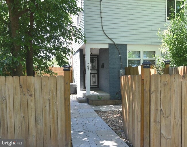 Photo - 702 56th Pl NE House