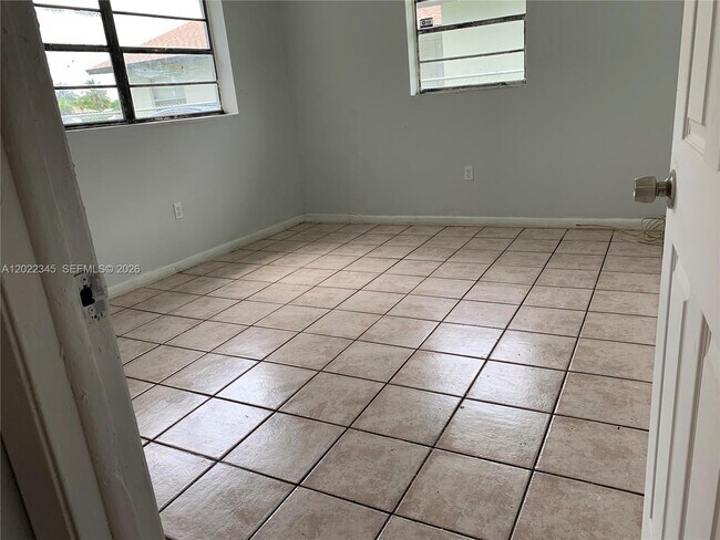 756 NW 5th St