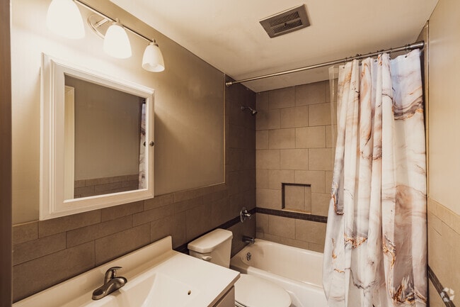 2BR, 2BA - 1200SF - Second Bathroom