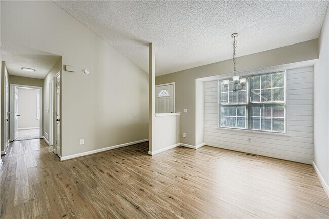 Photo - 1233 Waterton Trail