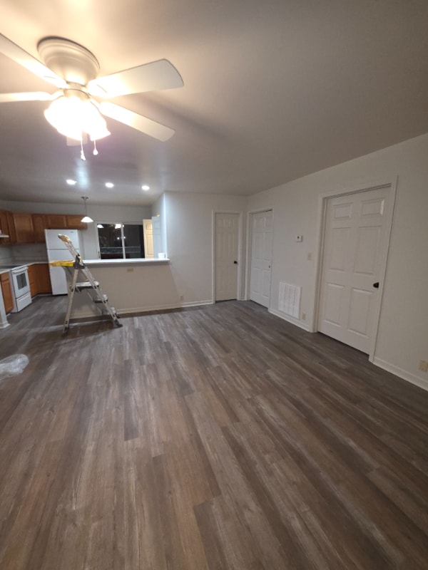 Photo - 124 Holshouser Rd Unidad Right side duplex 124