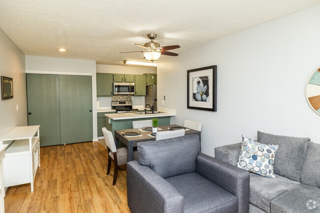 1BR, 1BA - 580SF - Living Room