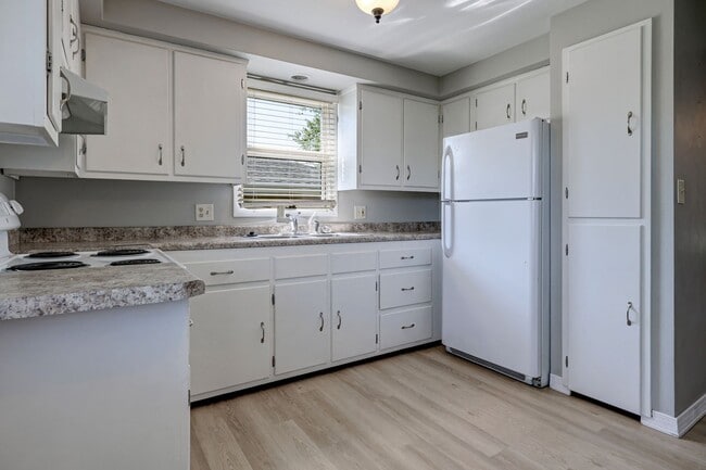 Photo - 1216 Meadow Ln