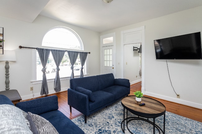 Photo - 600 E Main St