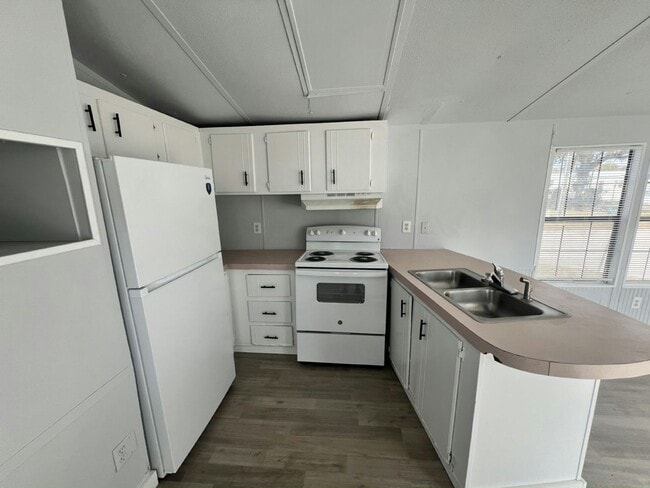 Photo - 1133 Chicago Bulls St