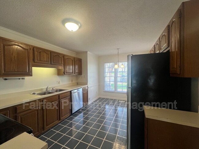 Photo - 112 Greenmont Ln