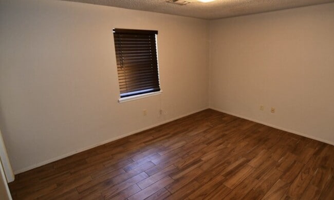 Photo - 4587 Yvonne Dr