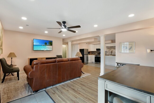 Photo - 12614 Bay Tree Way Unidad The Birch Room