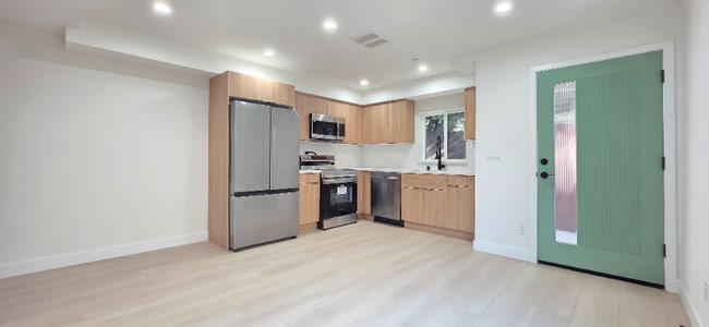 Building Photo - 1330 Tamarind Ave Rental