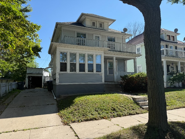 Building Photo - 1627 Michigan Ave Rental
