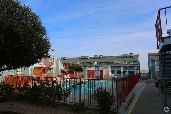 Photo - Creekside Apartments