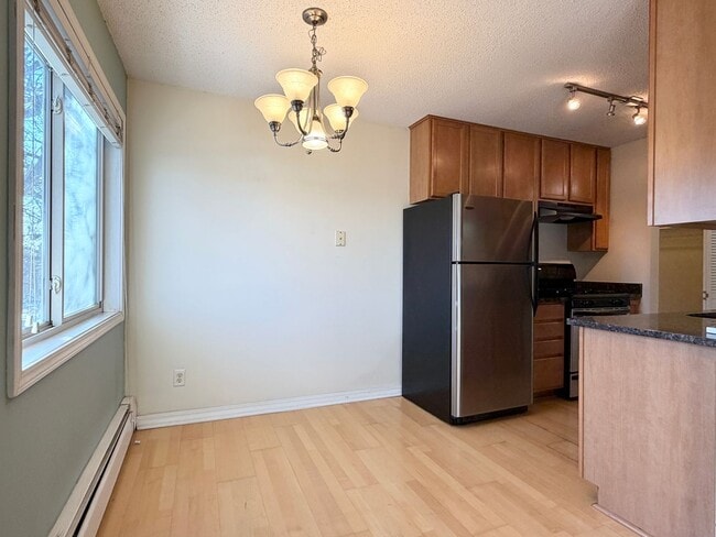 Photo - 1-bedroom Near Bde Maka Ska! Underground Parking & Balcony! Unidad 318