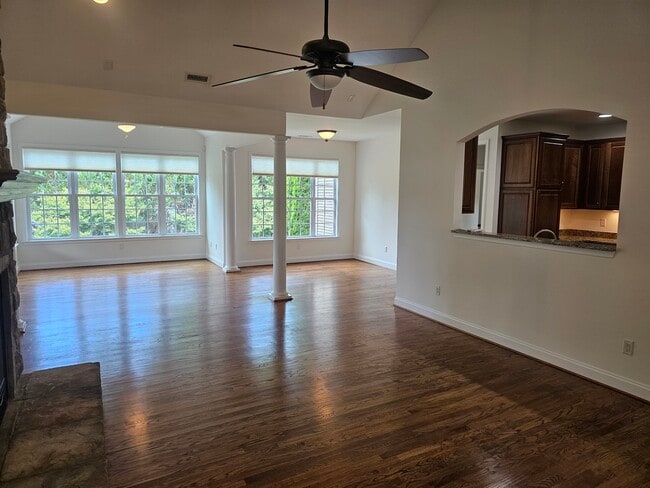 Photo - 212 Medford Dr