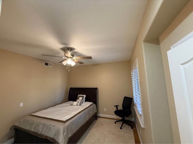 1411 Scenic Ct