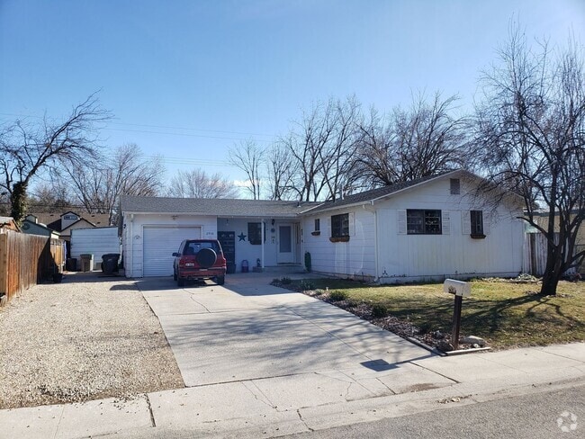 Building Photo - North End 3 bed 2 bath with a Fenced Yard Rental