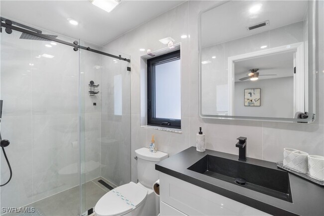 Building Photo - 659 108th Ave N