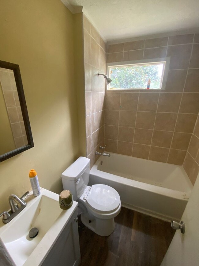 Photo - 2Br Hardwoods
